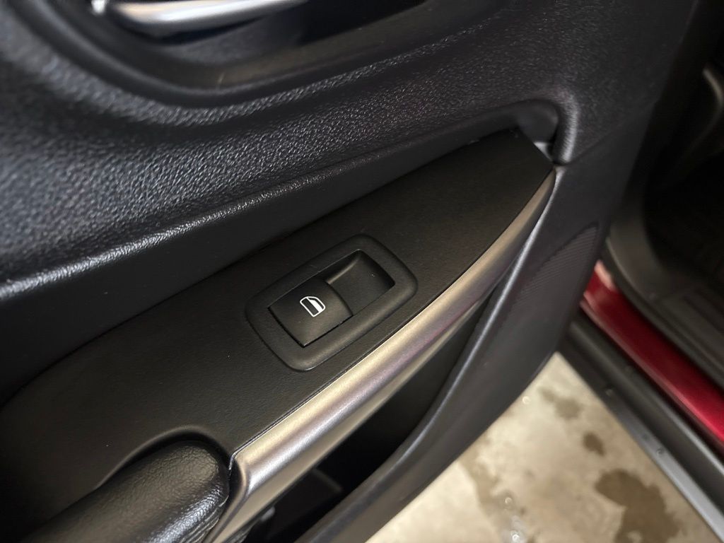 Thumbnail: 2019 Jeep Cherokee - 35