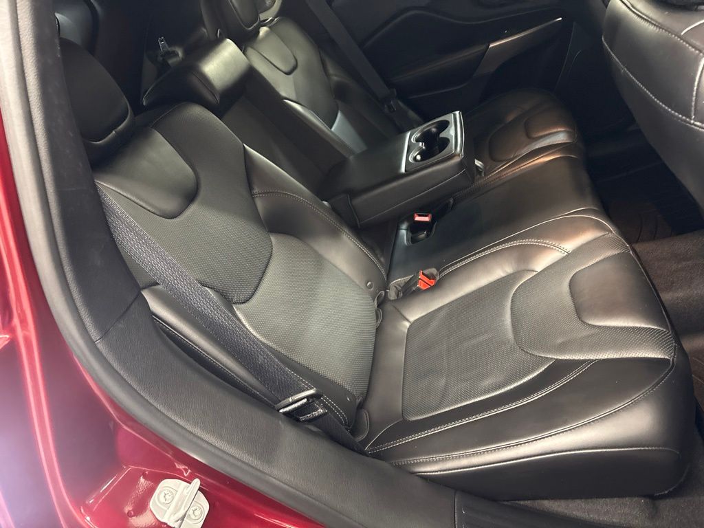 Thumbnail: 2019 Jeep Cherokee - 9