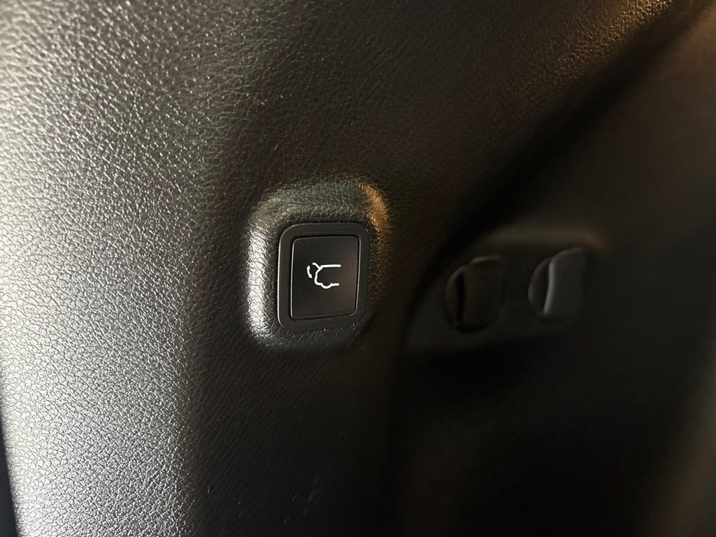 Thumbnail: 2019 Jeep Cherokee - 37