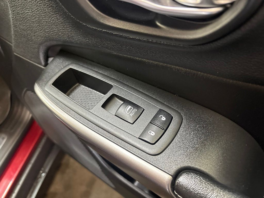 Thumbnail: 2019 Jeep Cherokee - 45