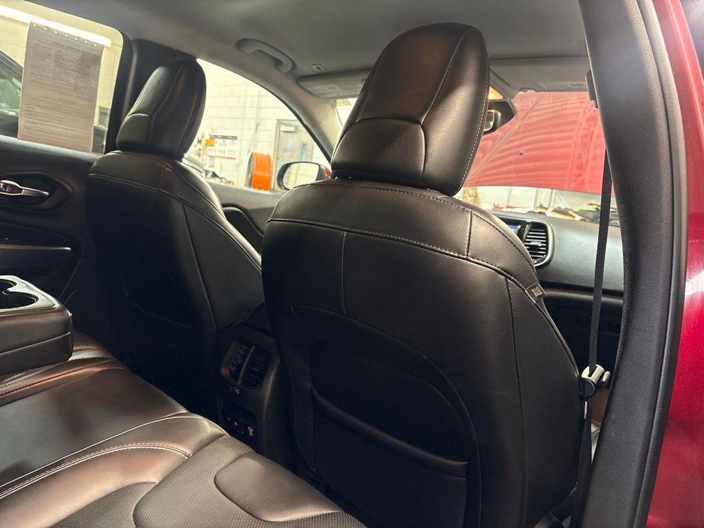 Thumbnail: 2019 Jeep Cherokee - 42