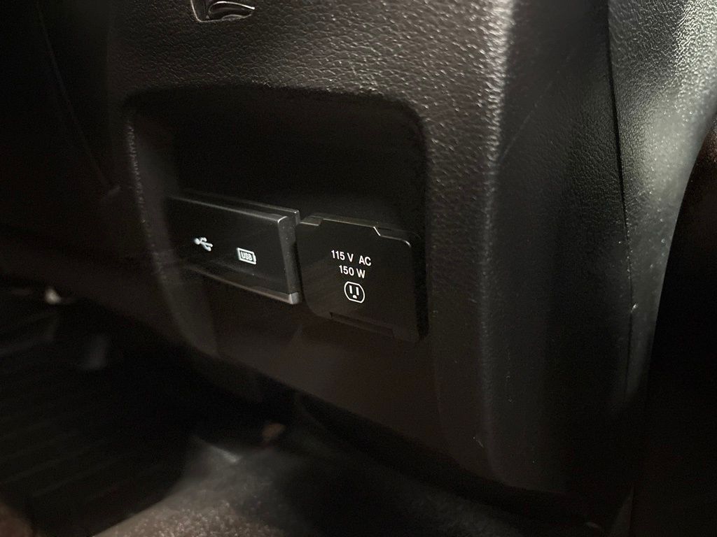 Thumbnail: 2019 Jeep Cherokee - 43