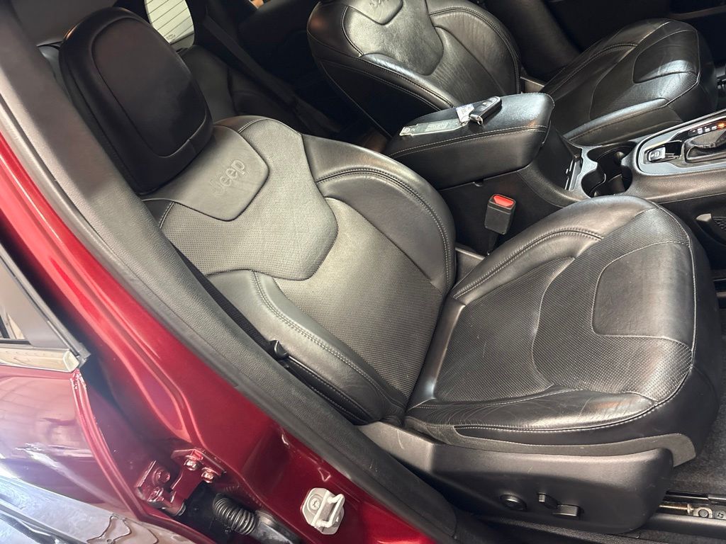 Thumbnail: 2019 Jeep Cherokee - 46