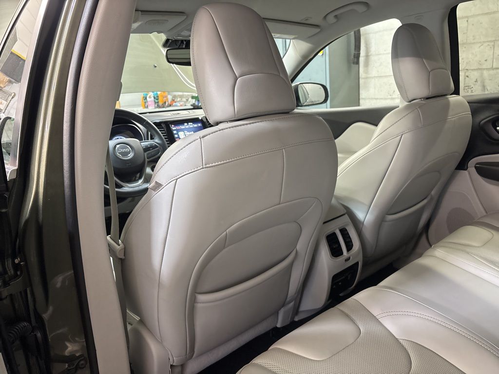 Thumbnail: 2019 Jeep Cherokee - 11