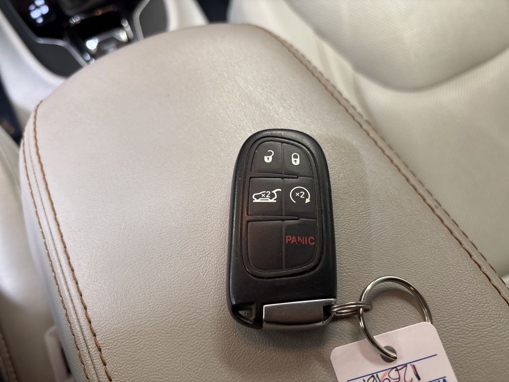 Thumbnail: 2019 Jeep Cherokee - 26