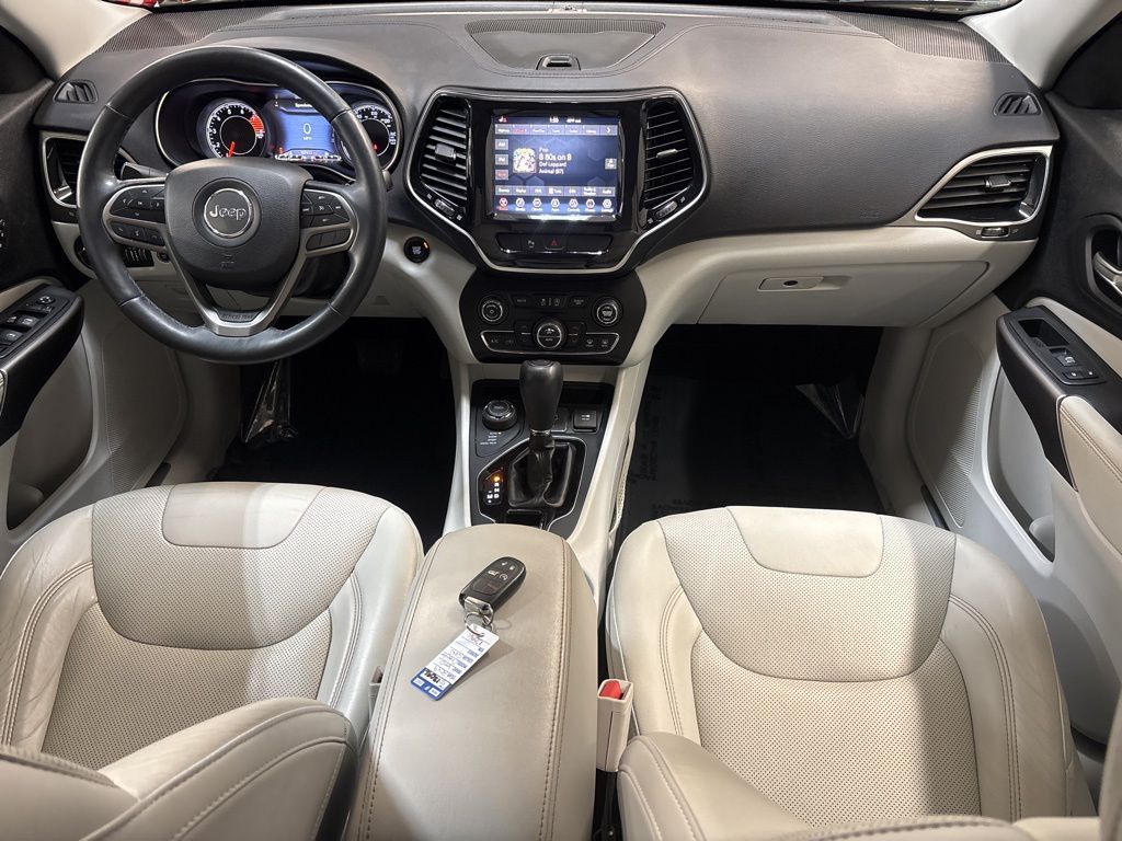 Thumbnail: 2019 Jeep Cherokee - 12