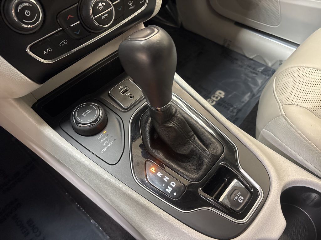 Thumbnail: 2019 Jeep Cherokee - 31