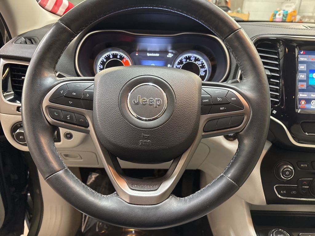 Thumbnail: 2019 Jeep Cherokee - 8