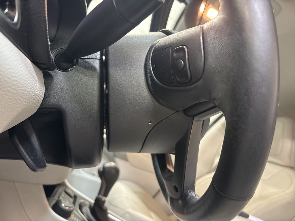 Thumbnail: 2019 Jeep Cherokee - 24