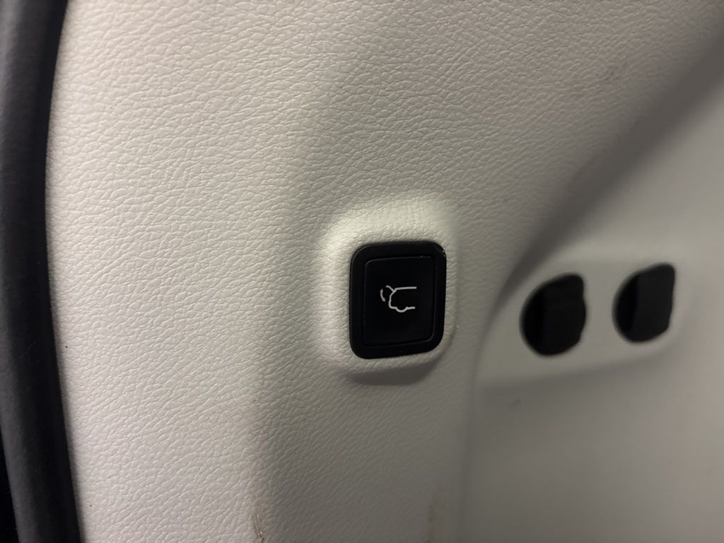 Thumbnail: 2019 Jeep Cherokee - 36