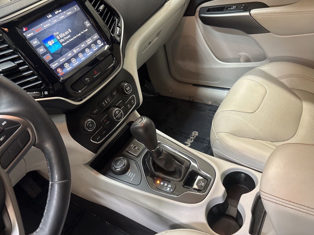 Thumbnail: 2019 Jeep Cherokee - 15