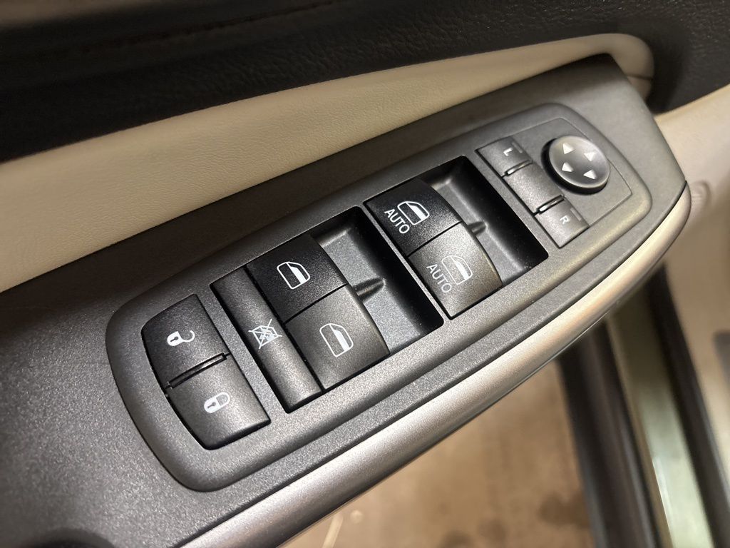 Thumbnail: 2019 Jeep Cherokee - 21