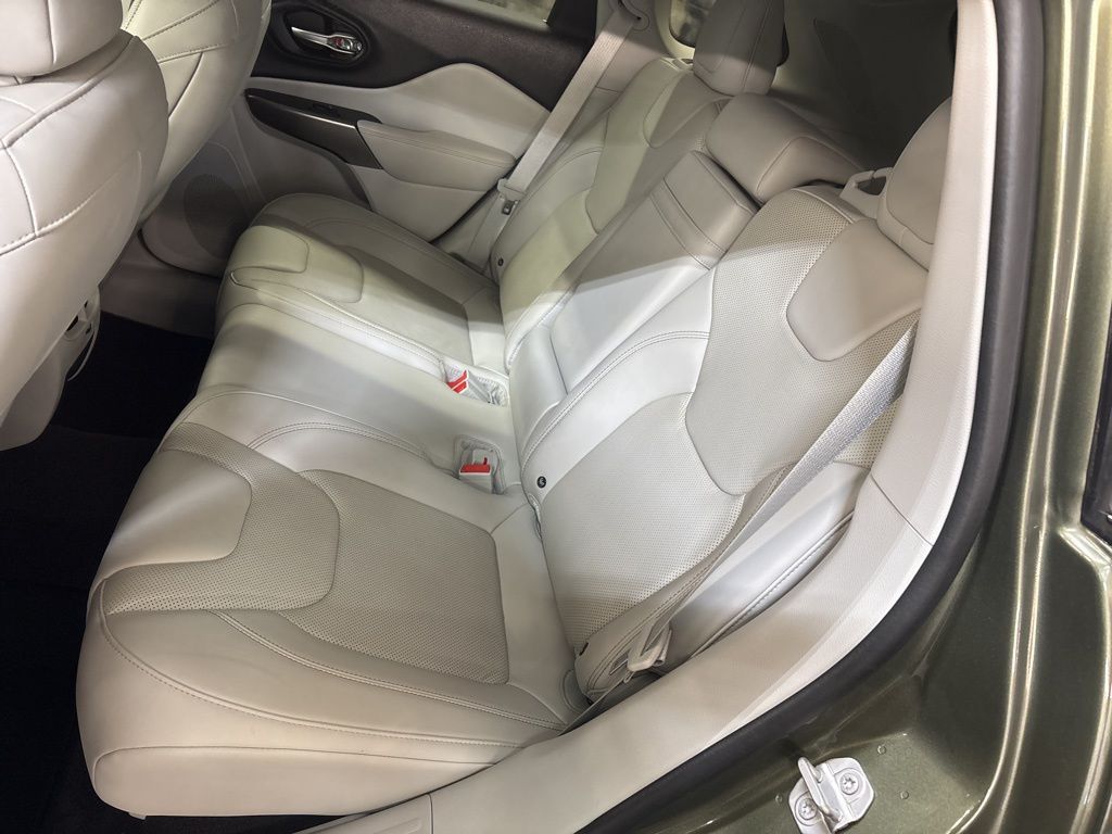 Thumbnail: 2019 Jeep Cherokee - 35