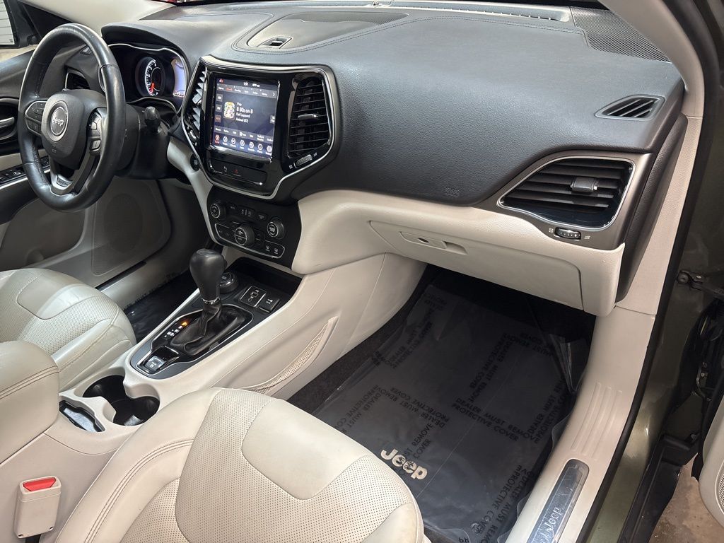 Thumbnail: 2019 Jeep Cherokee - 13