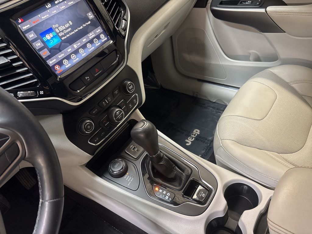 Thumbnail: 2019 Jeep Cherokee - 28