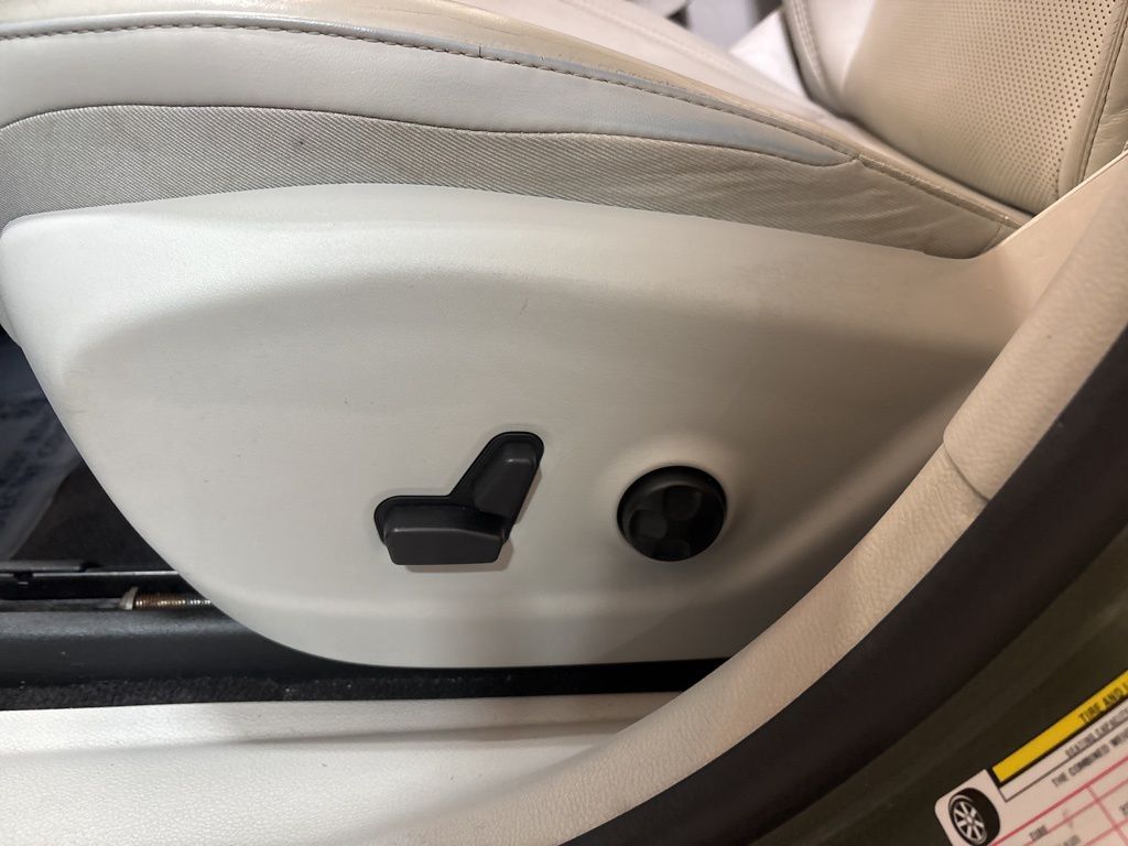 Thumbnail: 2019 Jeep Cherokee - 25