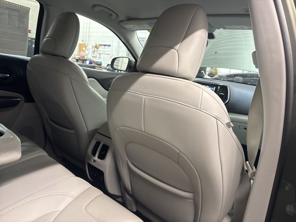 Thumbnail: 2019 Jeep Cherokee - 39