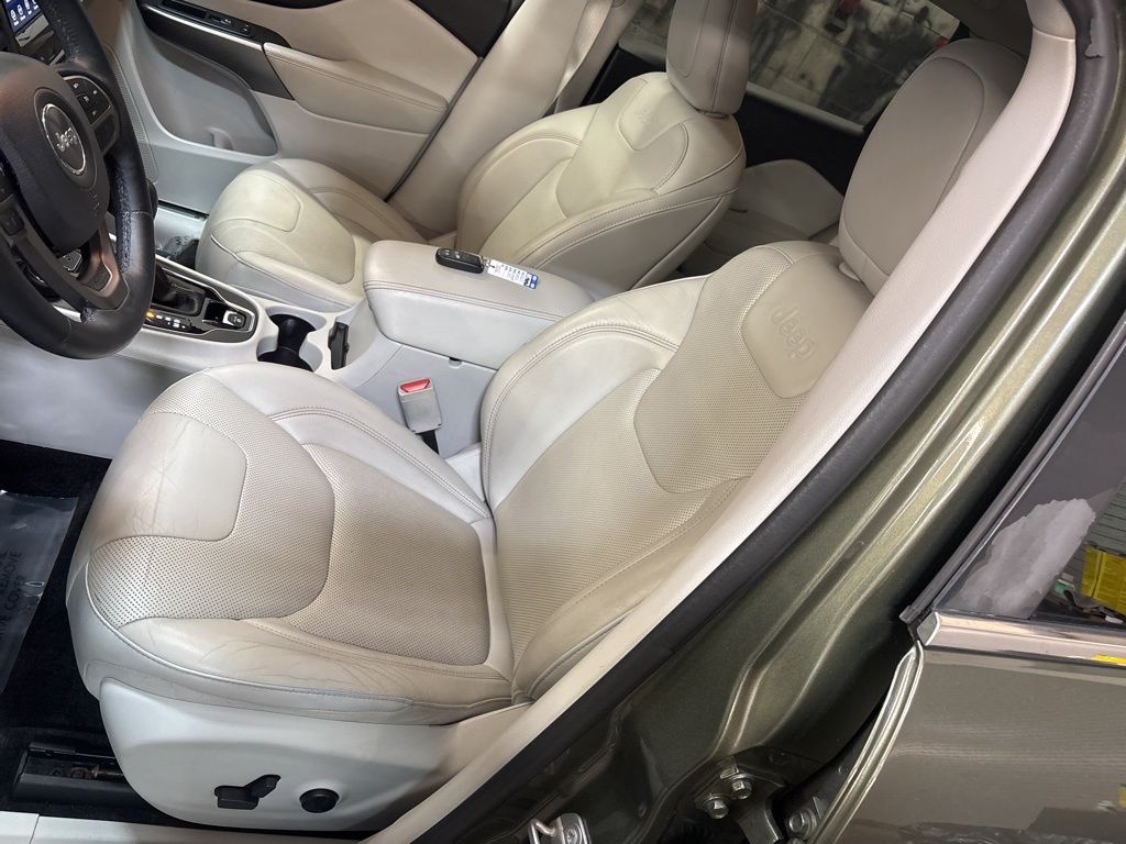 Thumbnail: 2019 Jeep Cherokee - 9