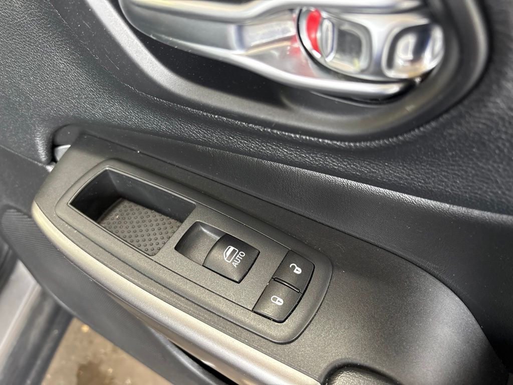 Thumbnail: 2019 Jeep Cherokee - 38