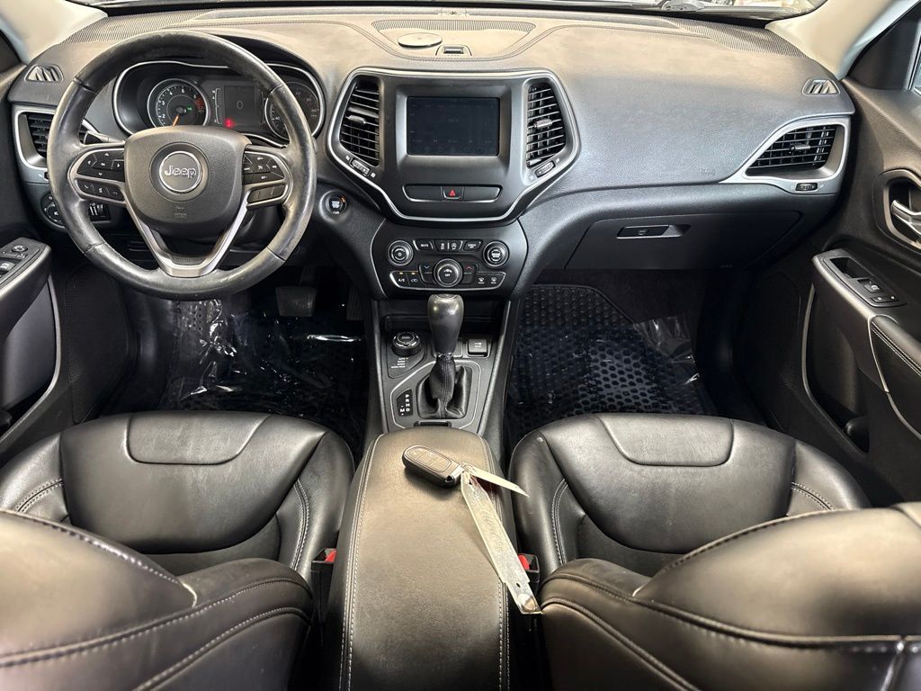 Thumbnail: 2019 Jeep Cherokee - 12