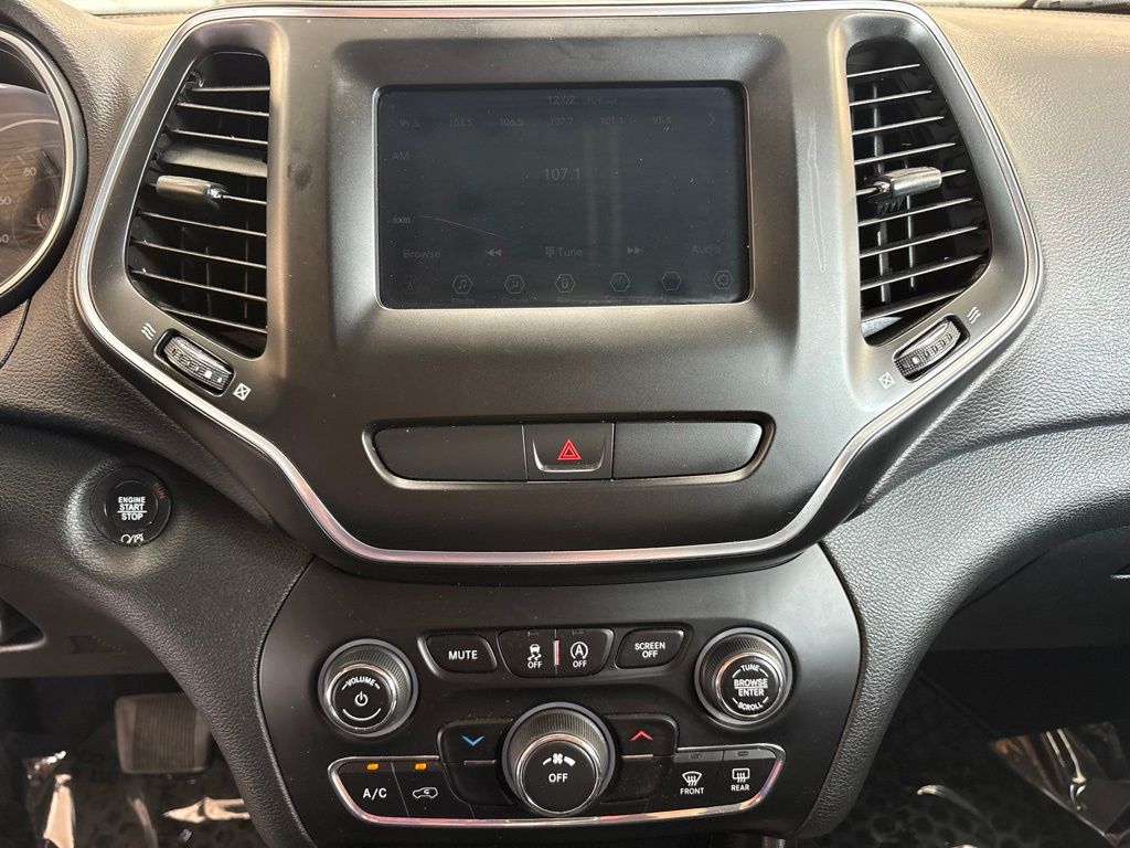 Thumbnail: 2019 Jeep Cherokee - 13