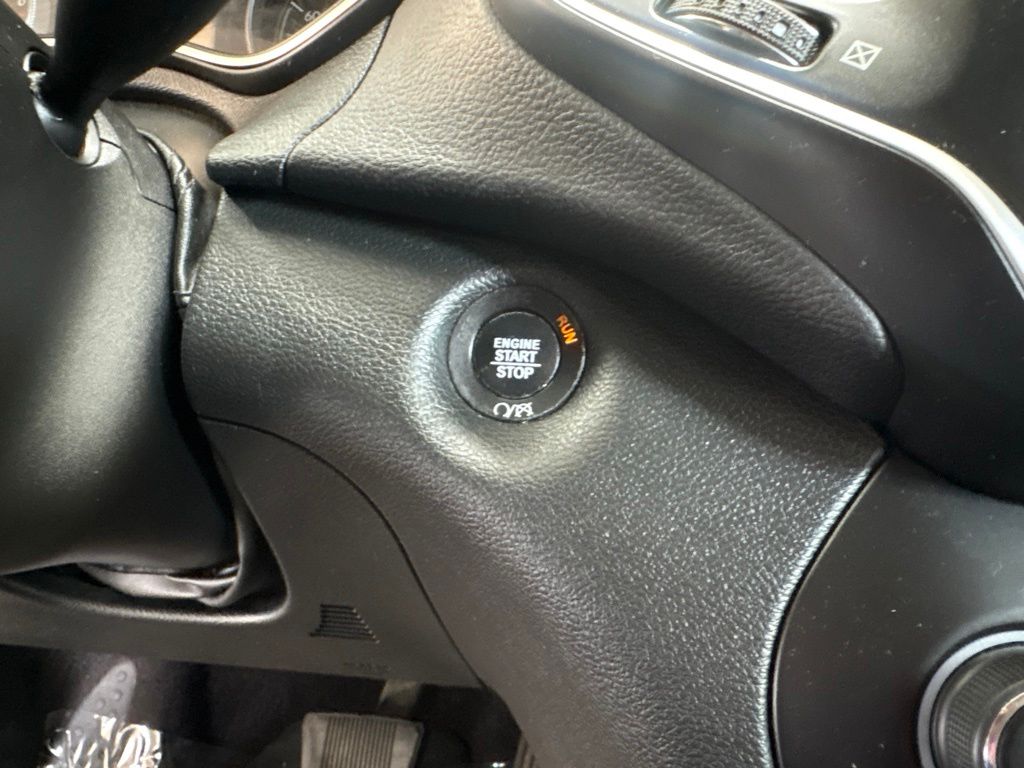 Thumbnail: 2019 Jeep Cherokee - 25
