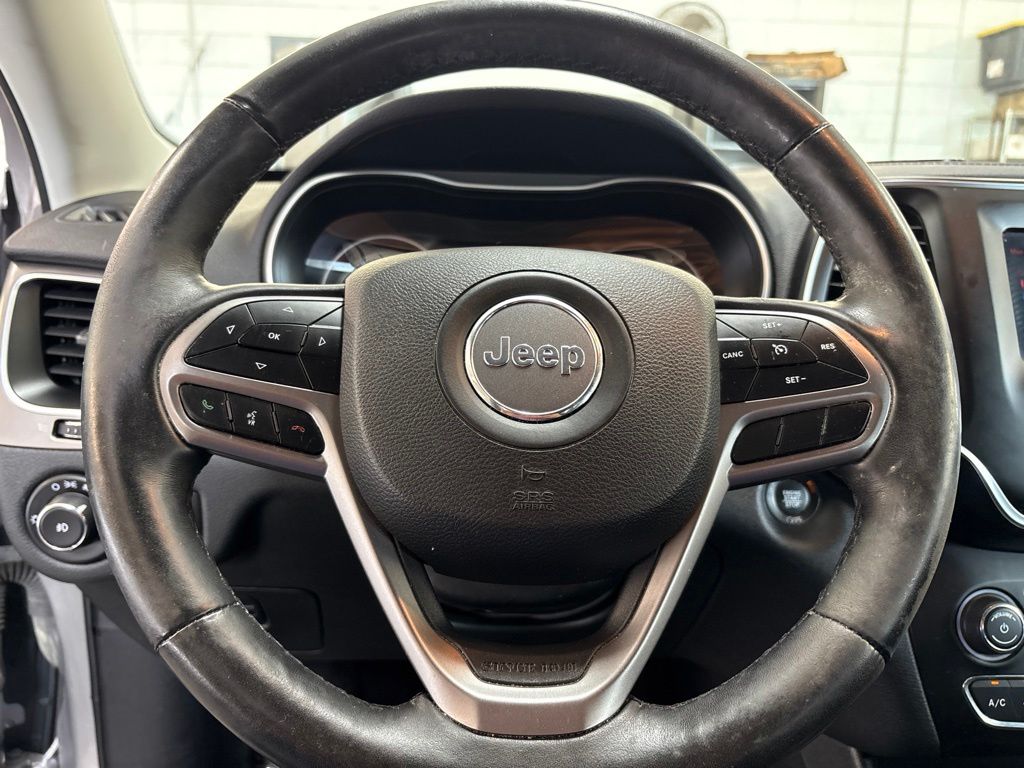Thumbnail: 2019 Jeep Cherokee - 8