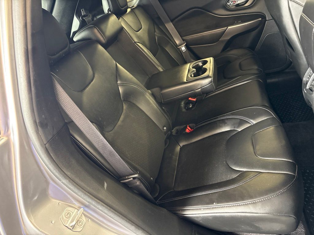 Thumbnail: 2019 Jeep Cherokee - 34