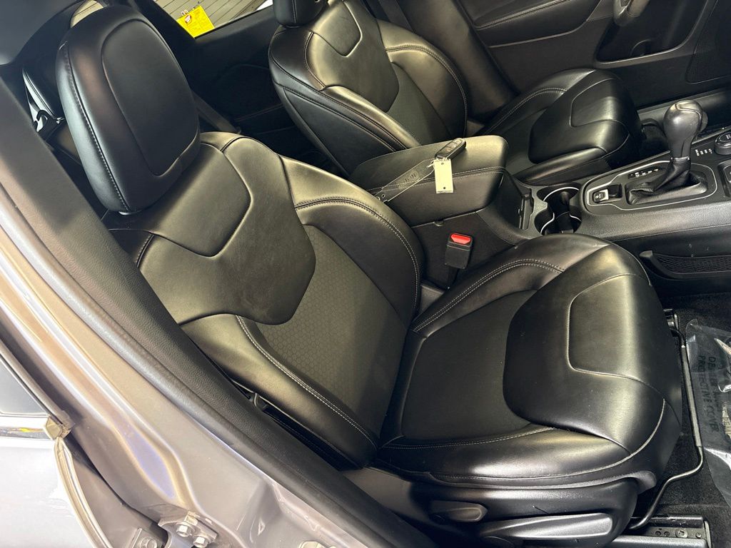 Thumbnail: 2019 Jeep Cherokee - 9