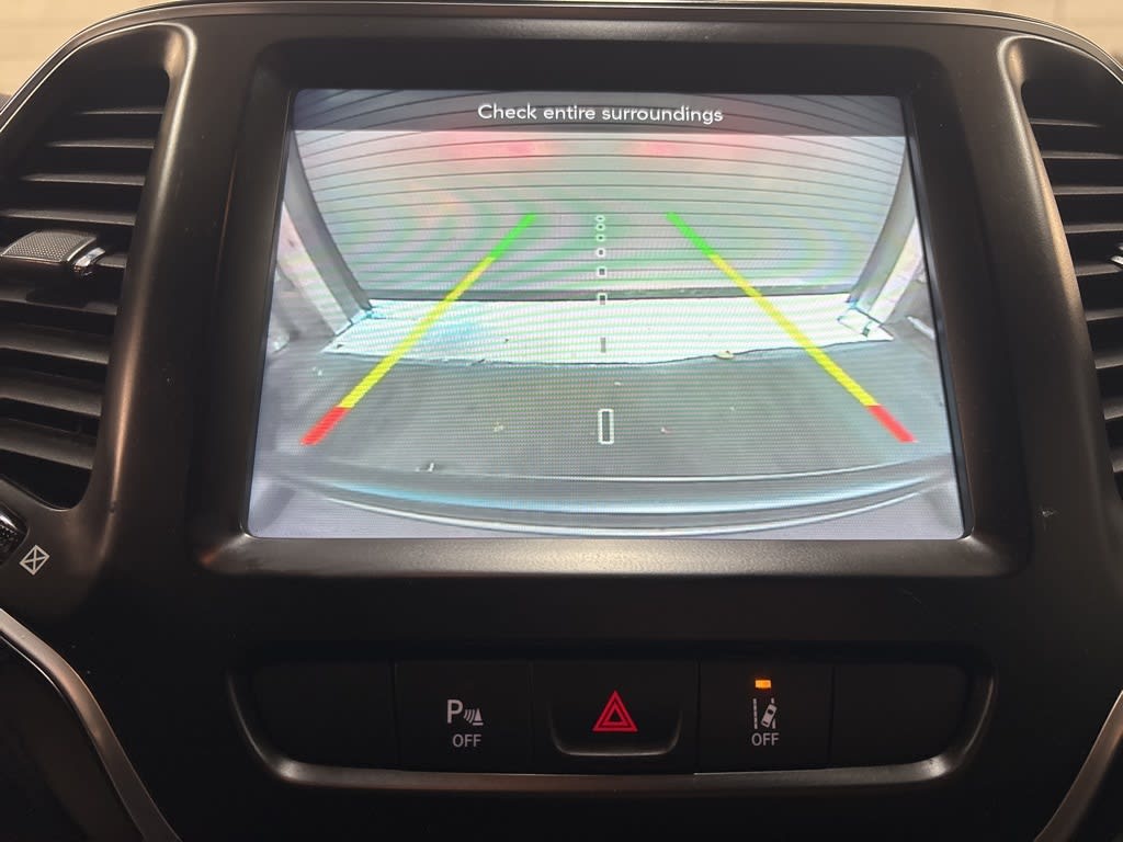 Thumbnail: 2021 Jeep Cherokee - 24