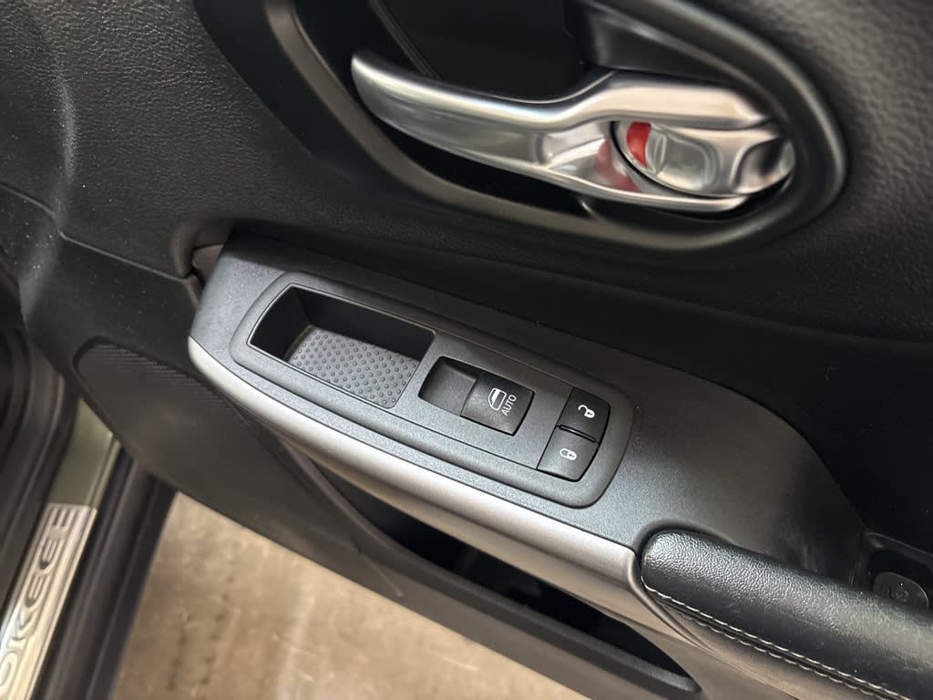 Thumbnail: 2021 Jeep Cherokee - 40