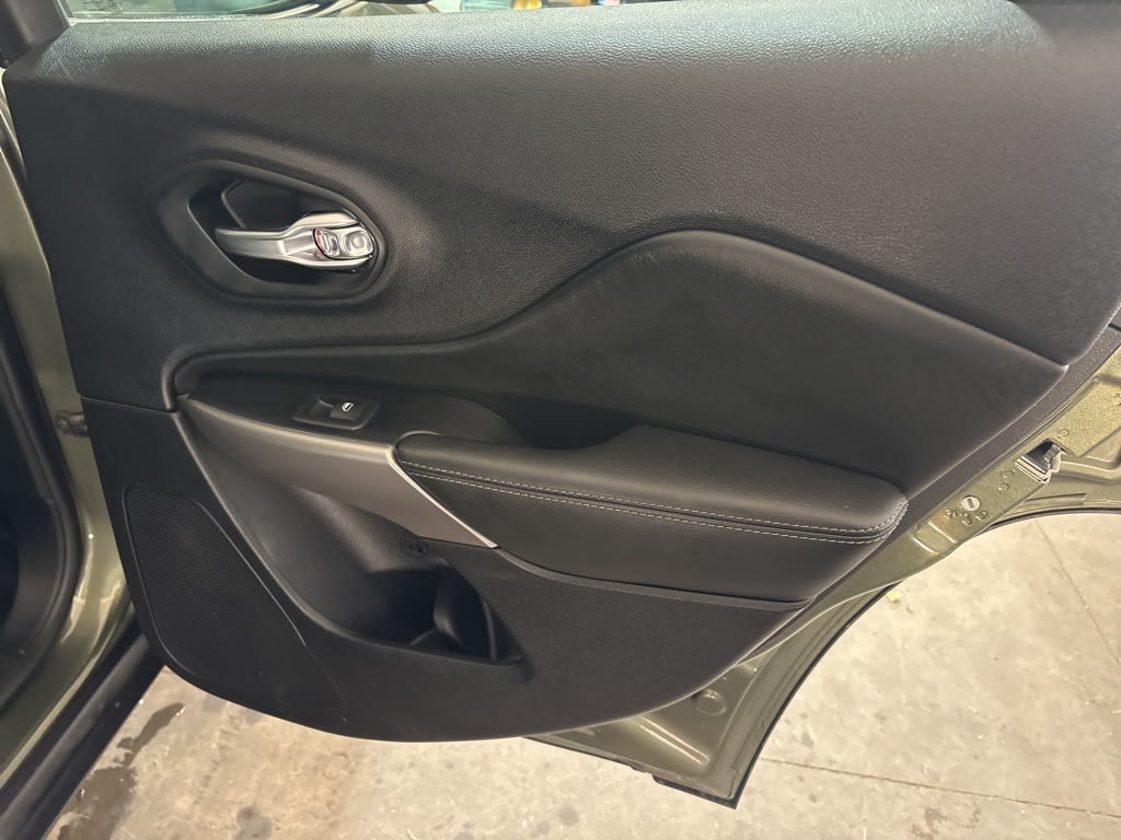 Thumbnail: 2021 Jeep Cherokee - 34