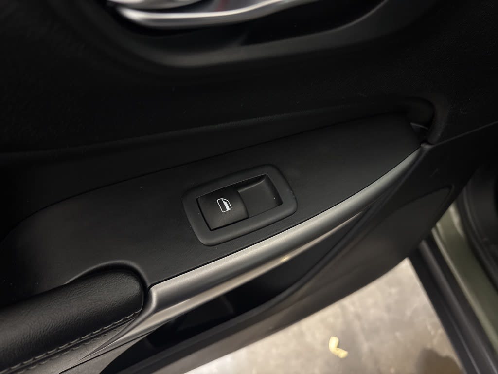 Thumbnail: 2021 Jeep Cherokee - 30