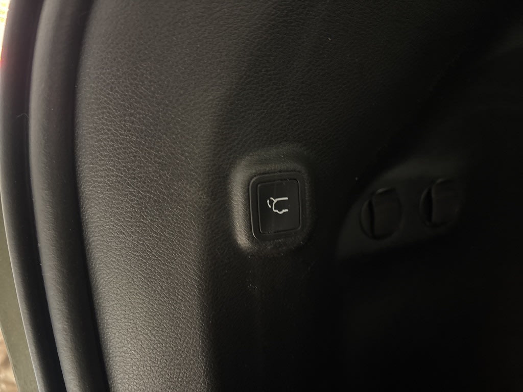 Thumbnail: 2021 Jeep Cherokee - 32