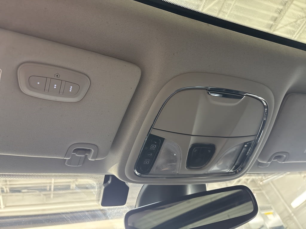 Thumbnail: 2021 Jeep Cherokee - 28