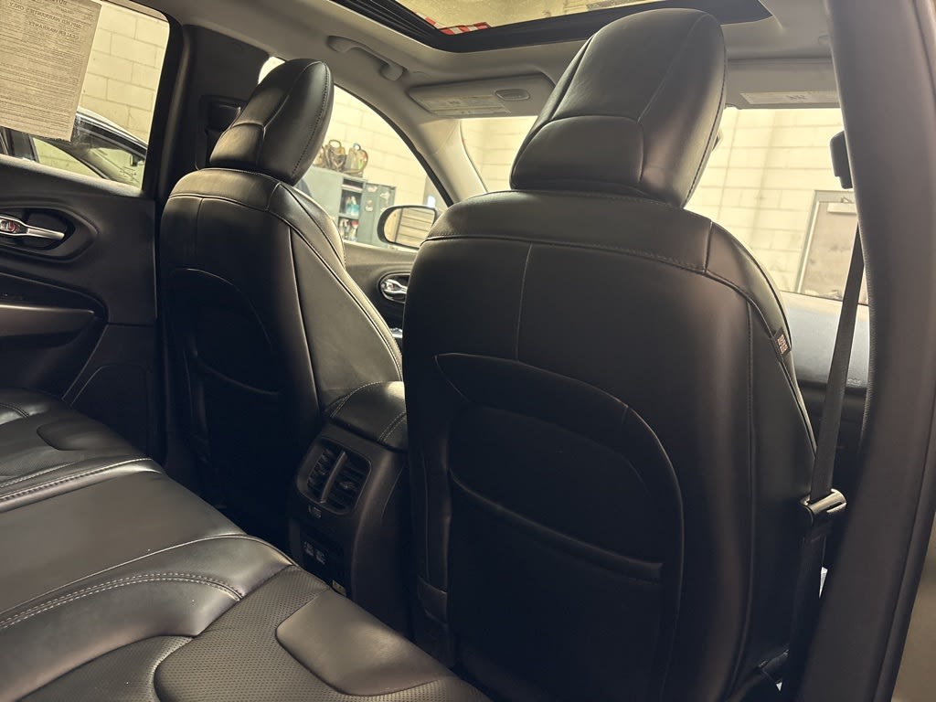 Thumbnail: 2021 Jeep Cherokee - 37