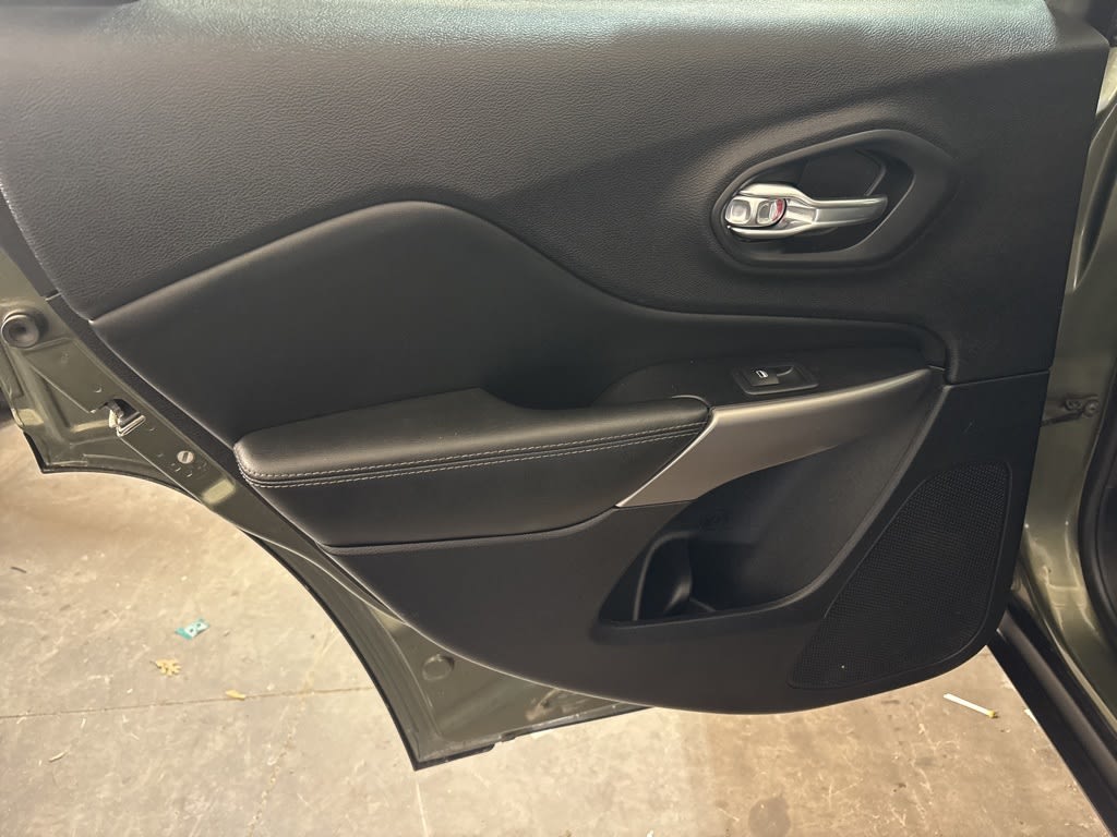 Thumbnail: 2021 Jeep Cherokee - 29