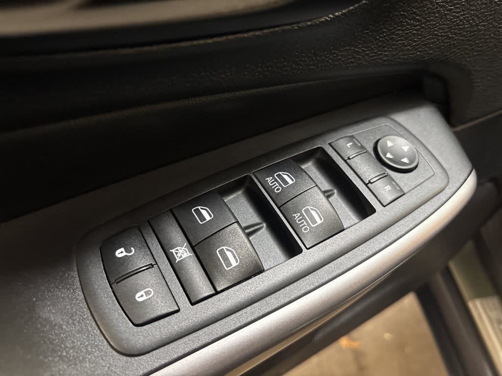 Thumbnail: 2021 Jeep Cherokee - 21