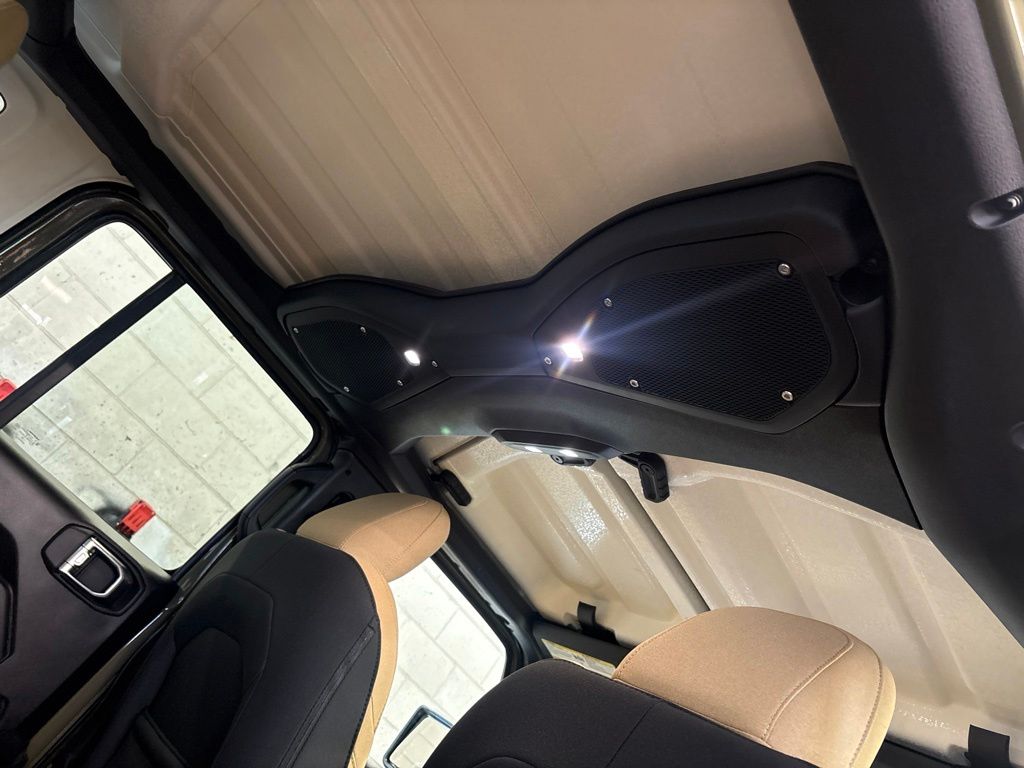 Thumbnail: 2026 Jeep Wrangler - 39