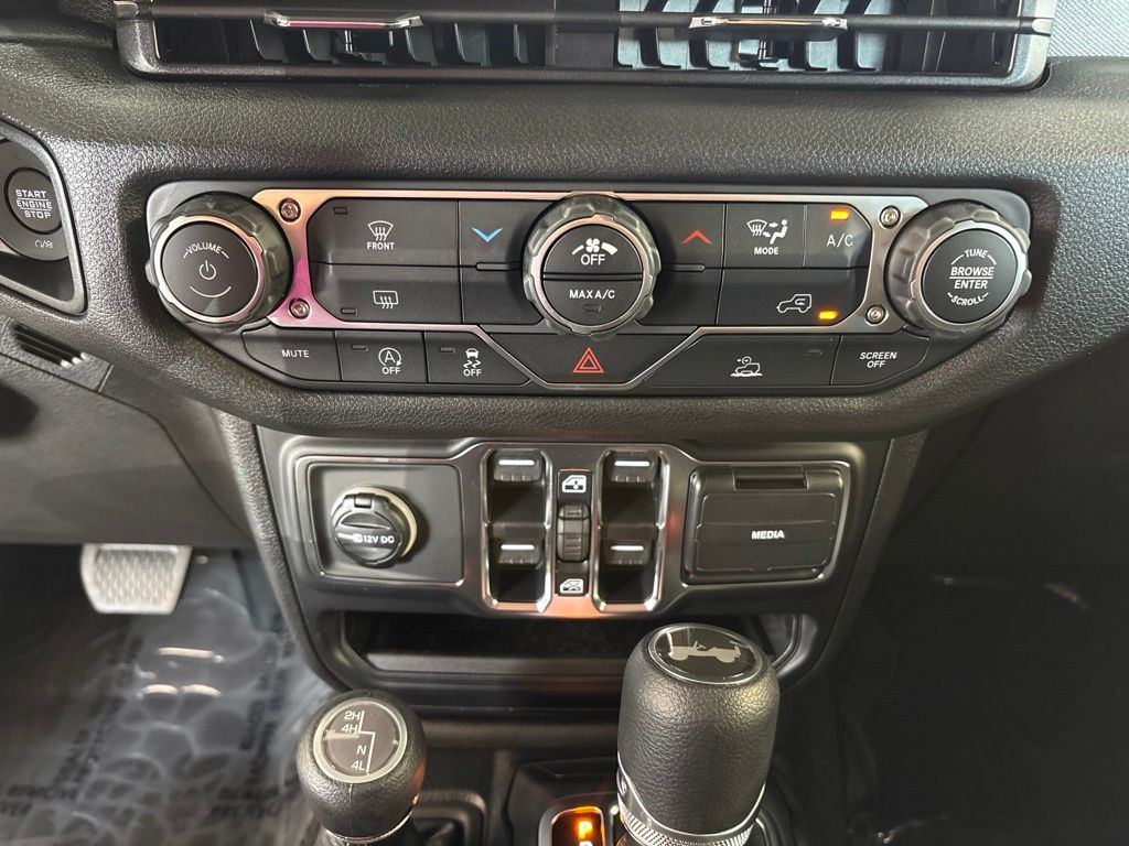 Thumbnail: 2026 Jeep Wrangler - 27