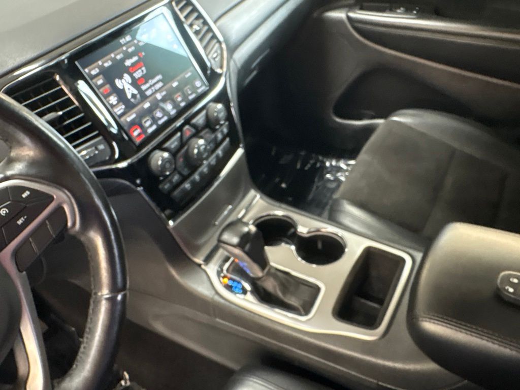Thumbnail: 2020 Jeep Grand Cherokee - 15