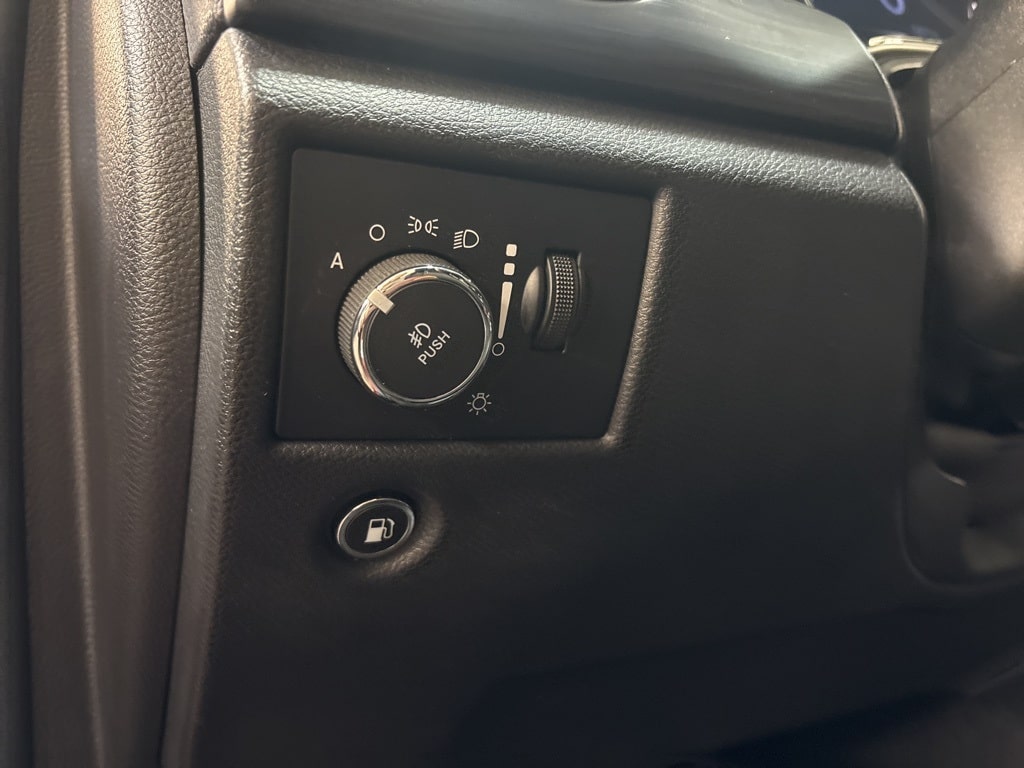 Thumbnail: 2021 Jeep Grand Cherokee - 24