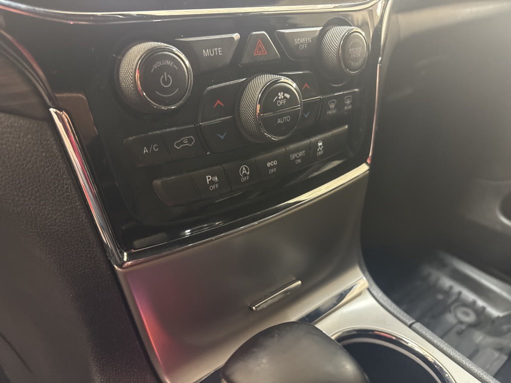 Thumbnail: 2020 Jeep Grand Cherokee - 25