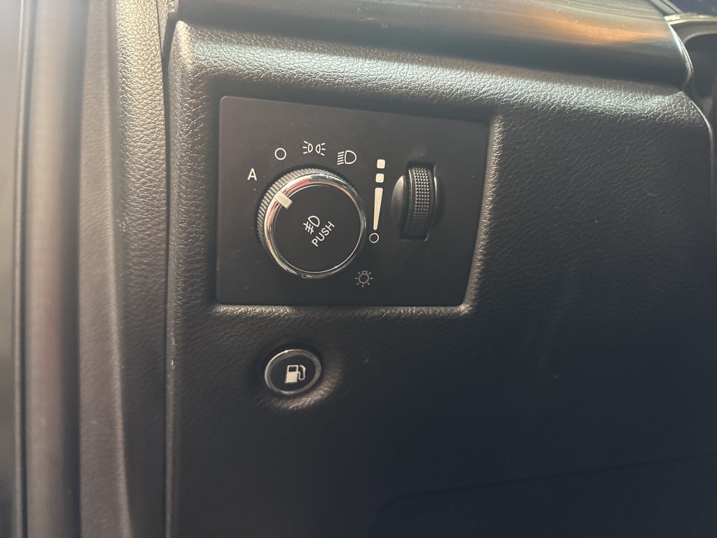 Thumbnail: 2020 Jeep Grand Cherokee - 23