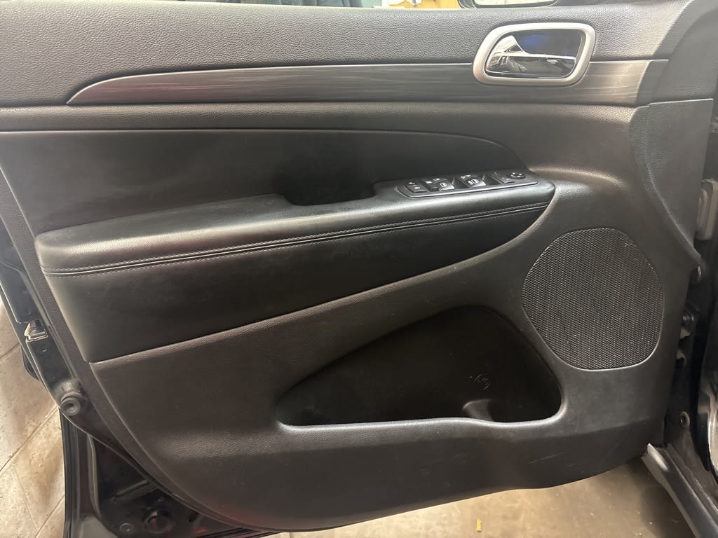 Thumbnail: 2020 Jeep Grand Cherokee - 21