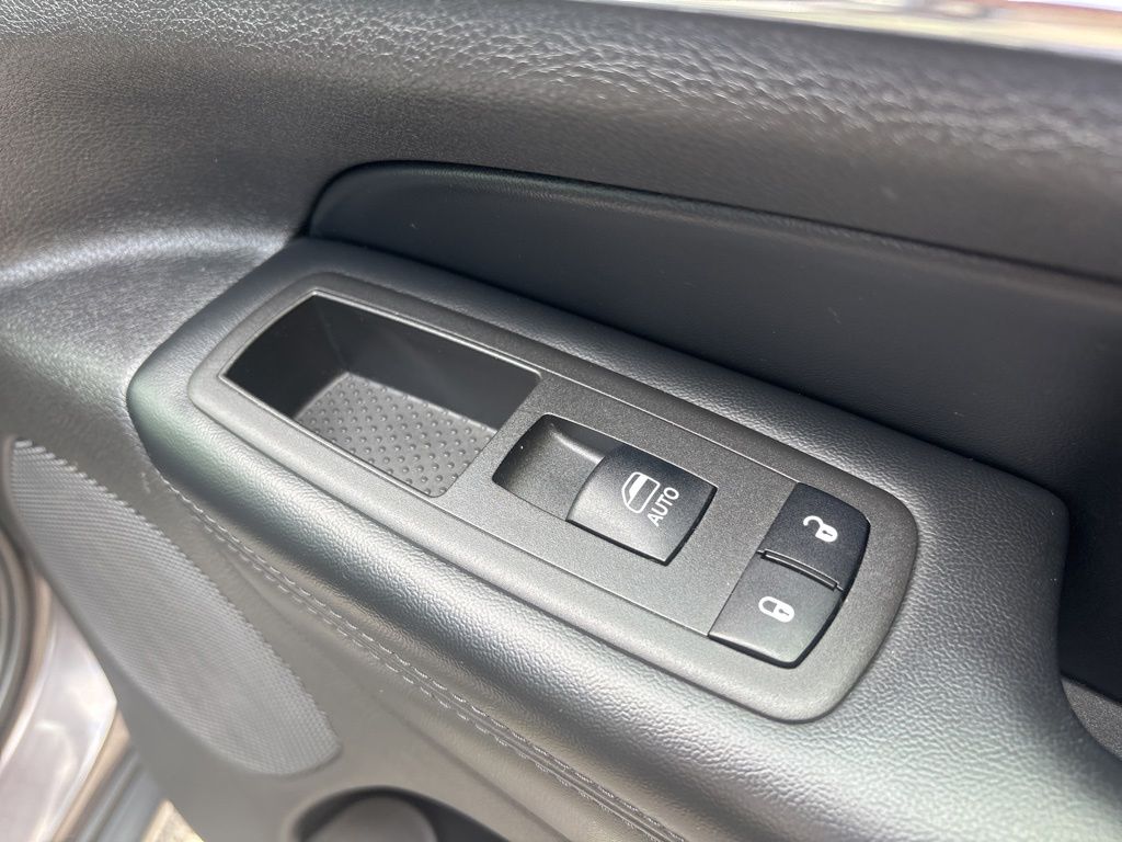 Thumbnail: 2021 Jeep Grand Cherokee - 44
