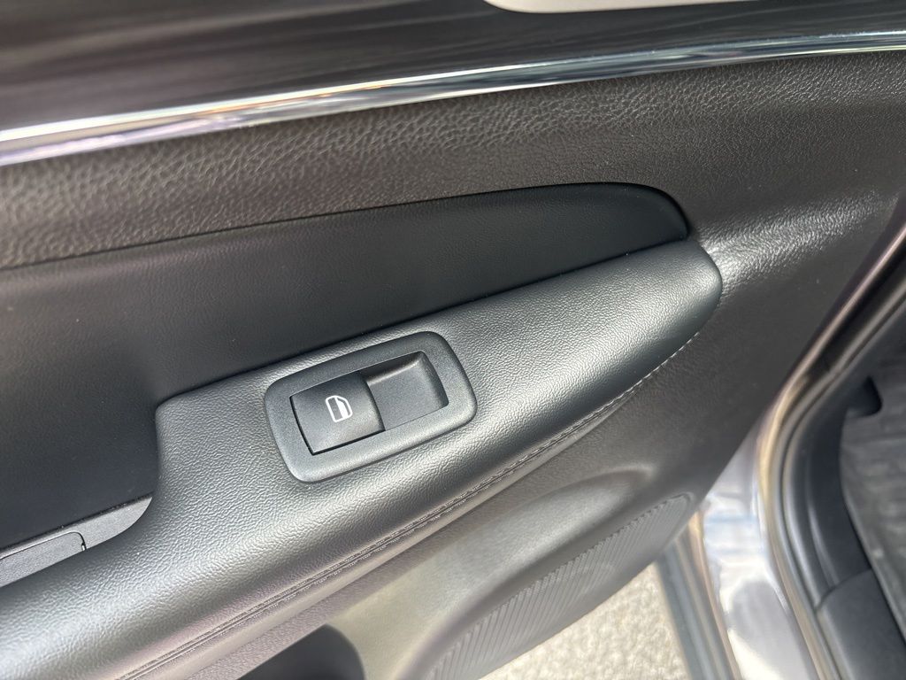 Thumbnail: 2021 Jeep Grand Cherokee - 35
