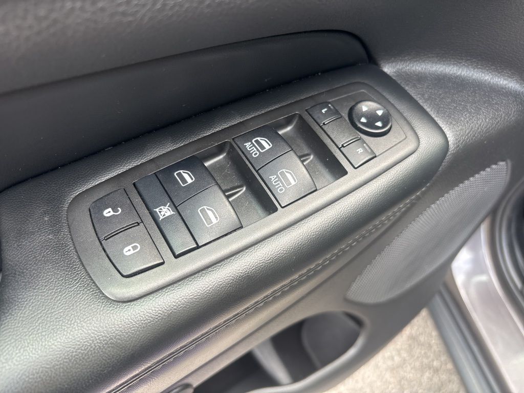 Thumbnail: 2021 Jeep Grand Cherokee - 23