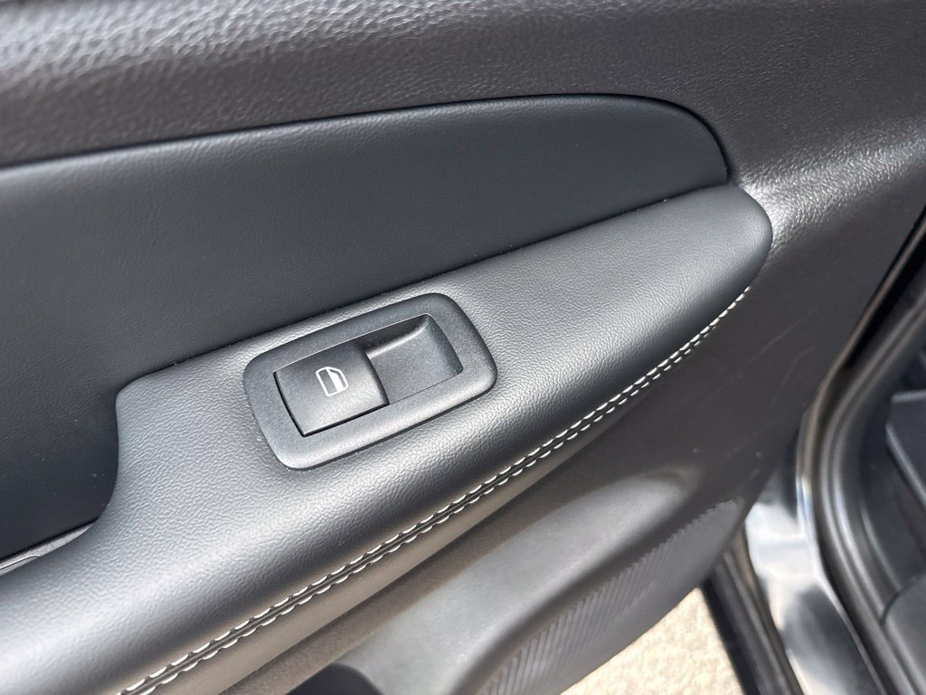 Thumbnail: 2021 Jeep Grand Cherokee - 32