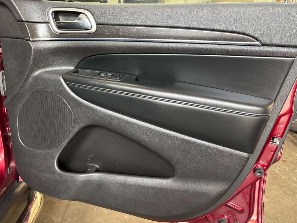 Thumbnail: 2018 Jeep Grand Cherokee - 44